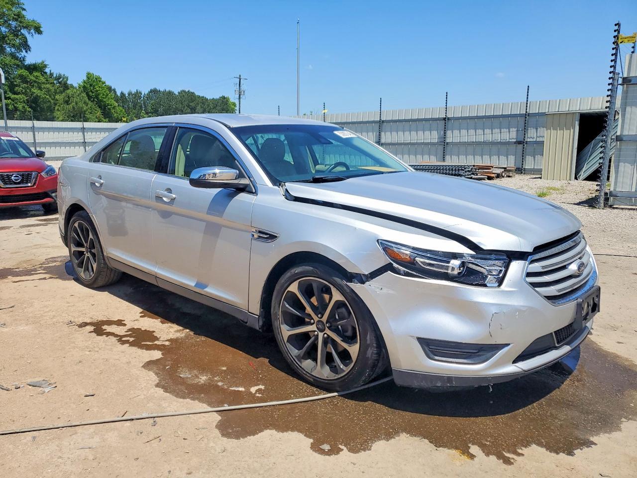 2015 Ford Taurus Limited - Image 4