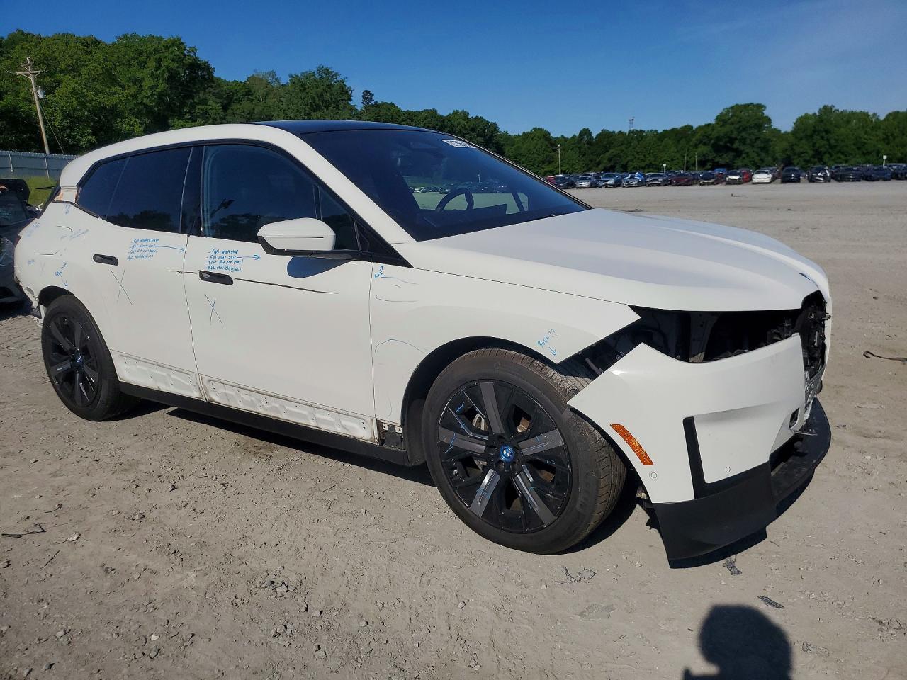 2022 BMW Ix xDrive50 - Фото 4
