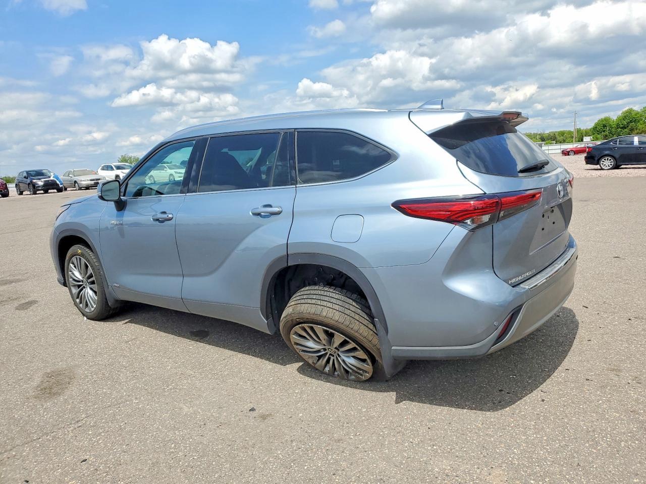 2021 Toyota Highlander Hybrid Platinum - Фото 2