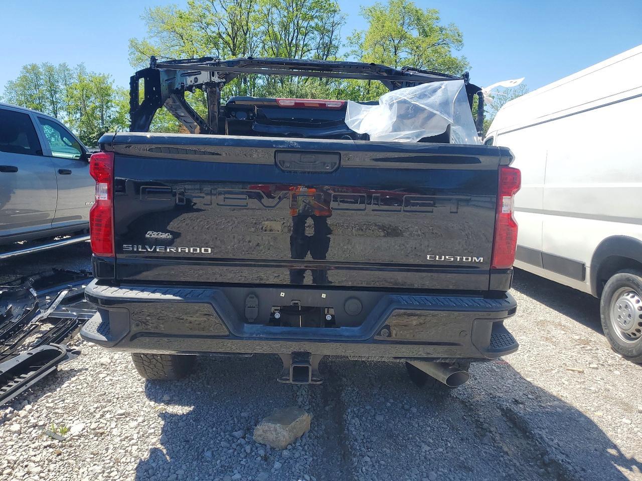 2018 Chevrolet Silverado K2500 Custom - Image 6
