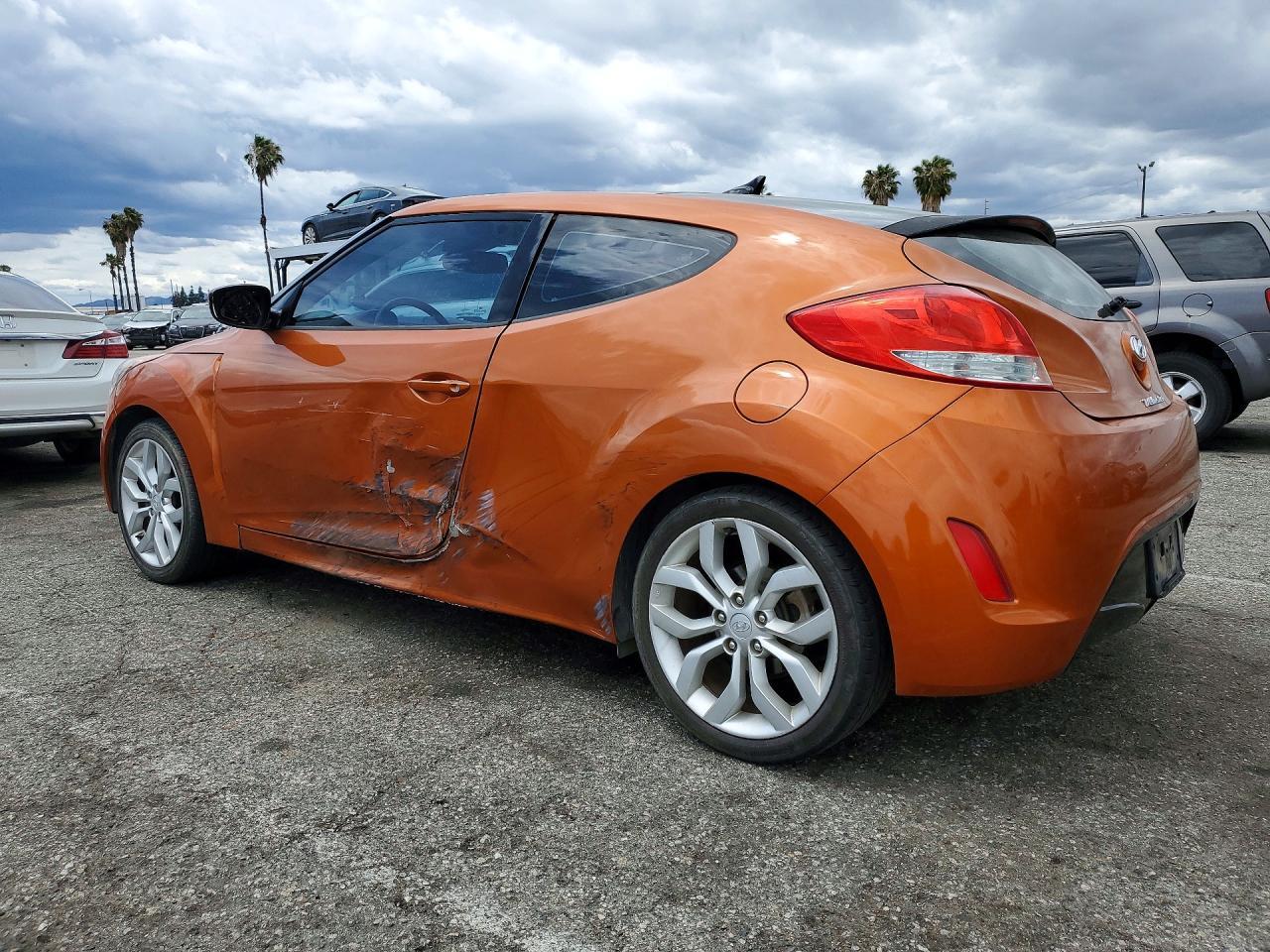 2013 Hyundai Veloster Base - Фото 2