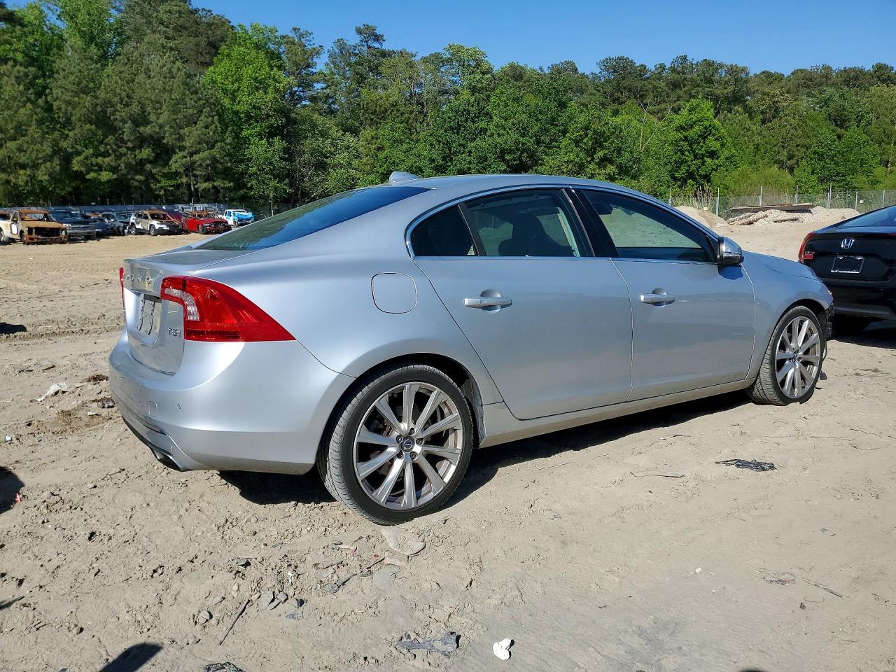 2016 Volvo S60 Platinum - Image 3
