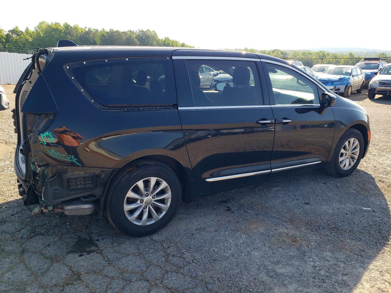 2018 Chrysler Pacifica Touring L - Фото 3