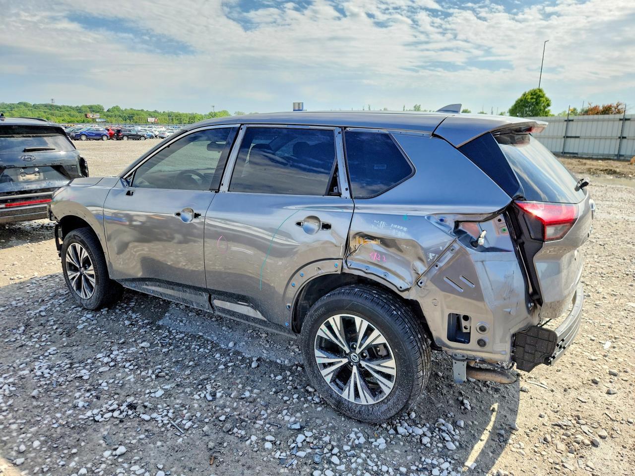 2021 Nissan Rogue Sv - Image 2