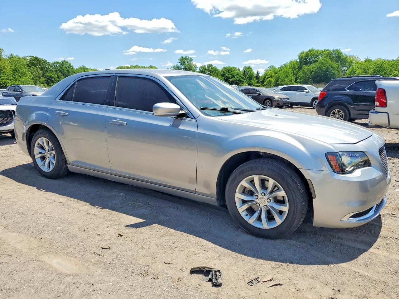 2015 Chrysler 300 Limited - Фото 4
