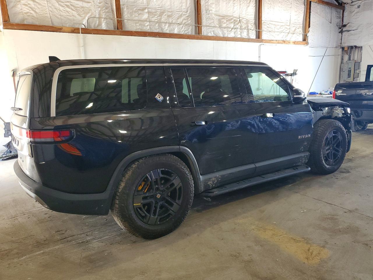 2023 Rivian R1S Adventure - Фото 3
