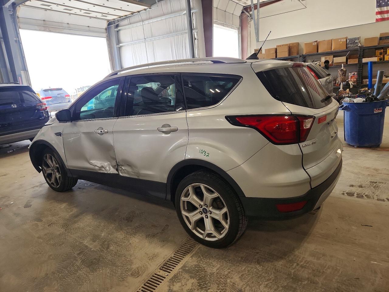 2019 Ford Escape Titanium - Фото 2