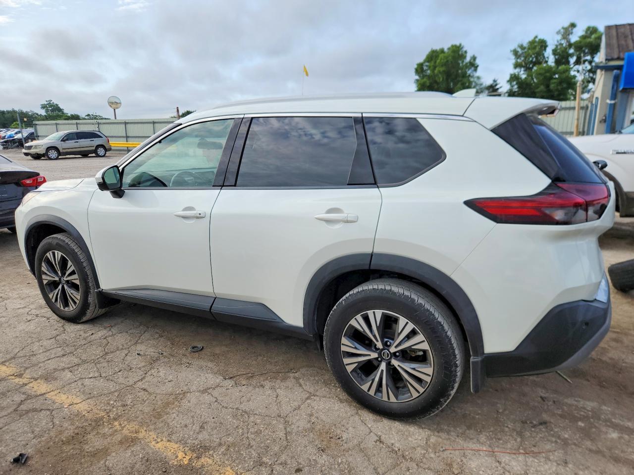 2021 Nissan Rogue Sv - Фото 2