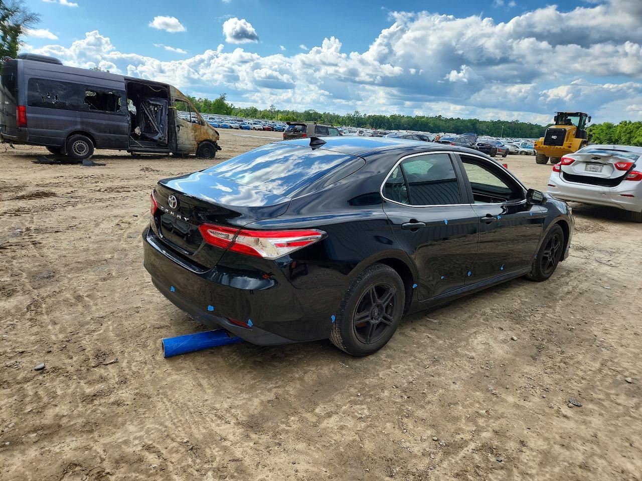 2019 Toyota Camry L - Фото 3