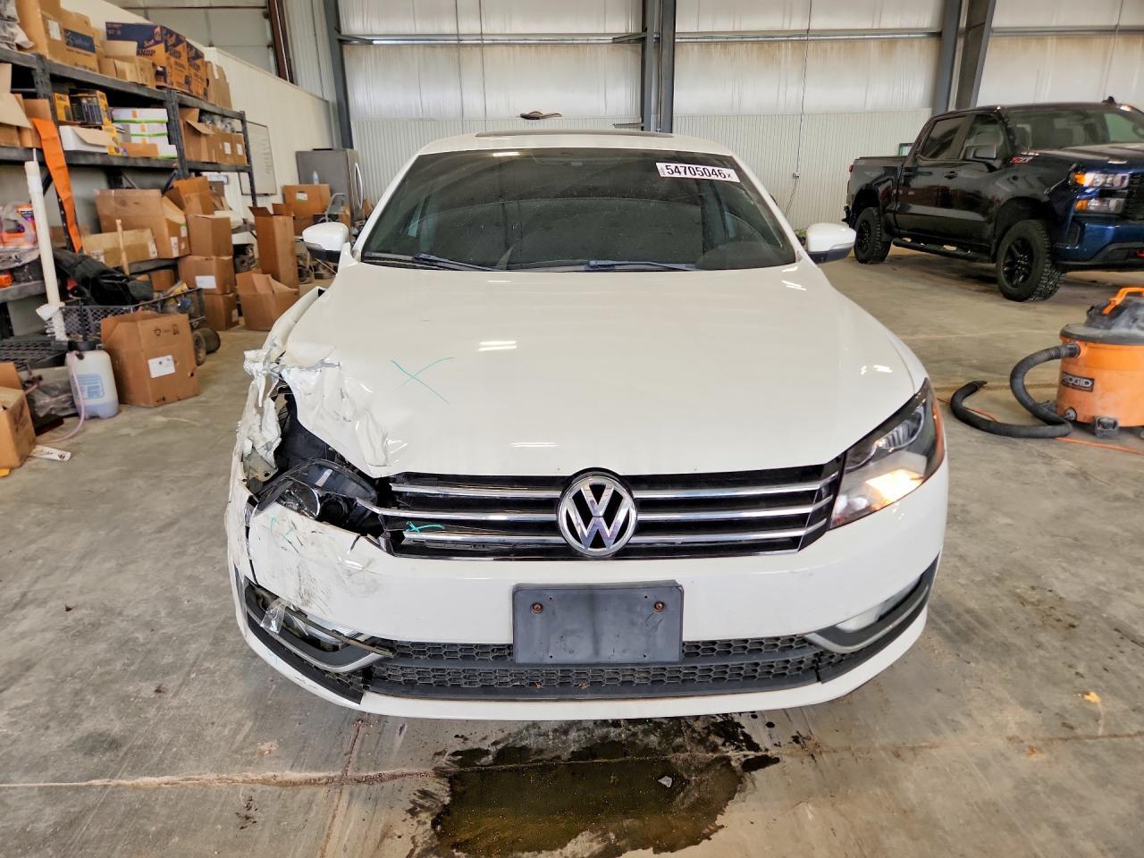 2013 Volkswagen Passat Sel - Image 5