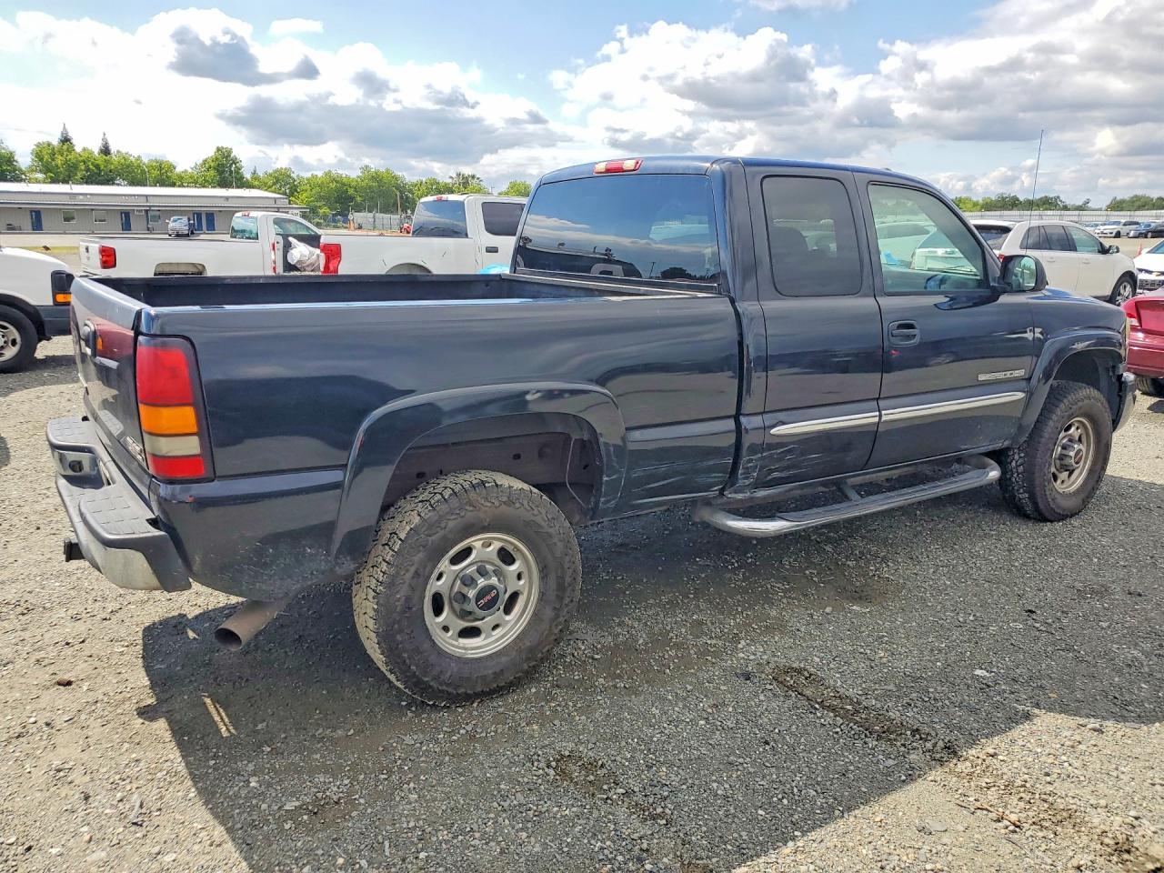 2004 GMC Sierra 2500 - Фото 3