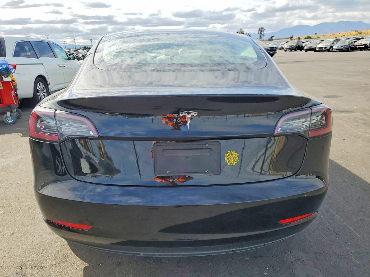 2023 Tesla Model 3 - Фото 6