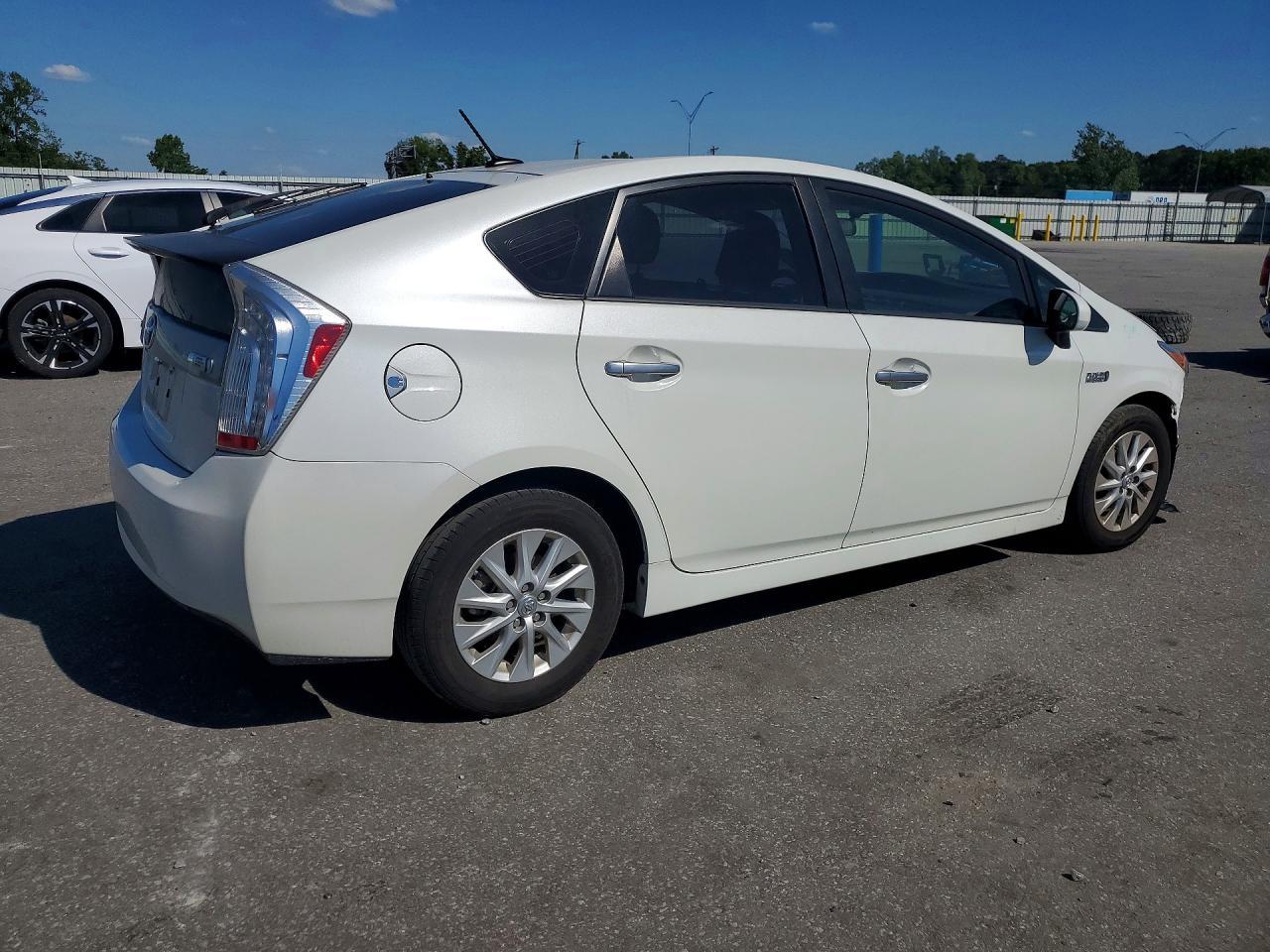 2014 Toyota Prius Plug-In Hybrid Base - Фото 3