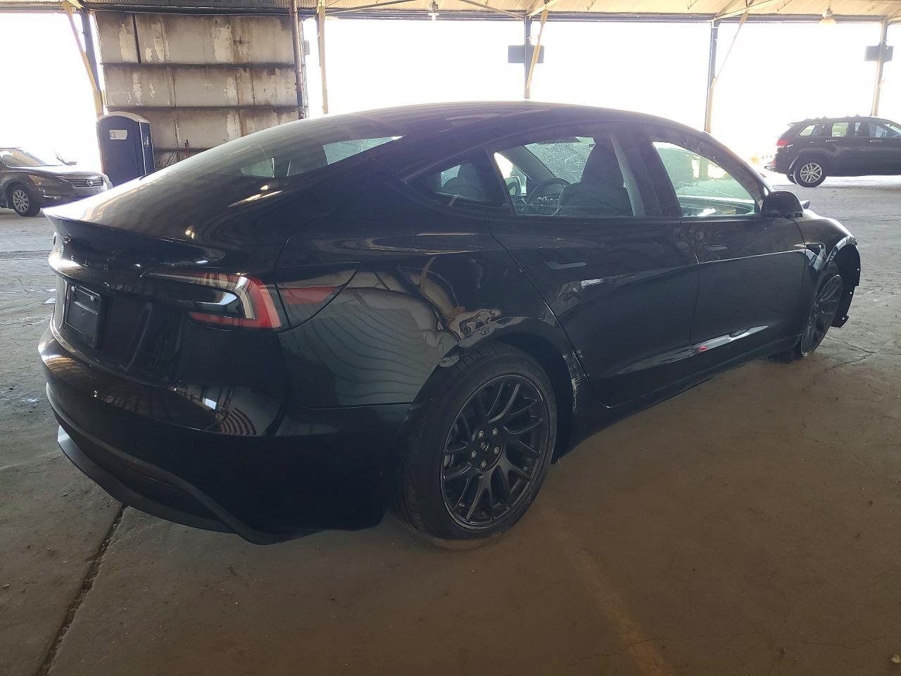 2026 Tesla Model 3 - Фото 3