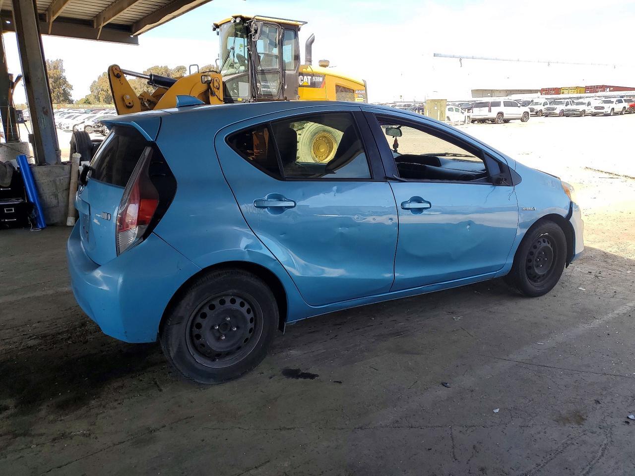 2015 Toyota Prius C One - Фото 3