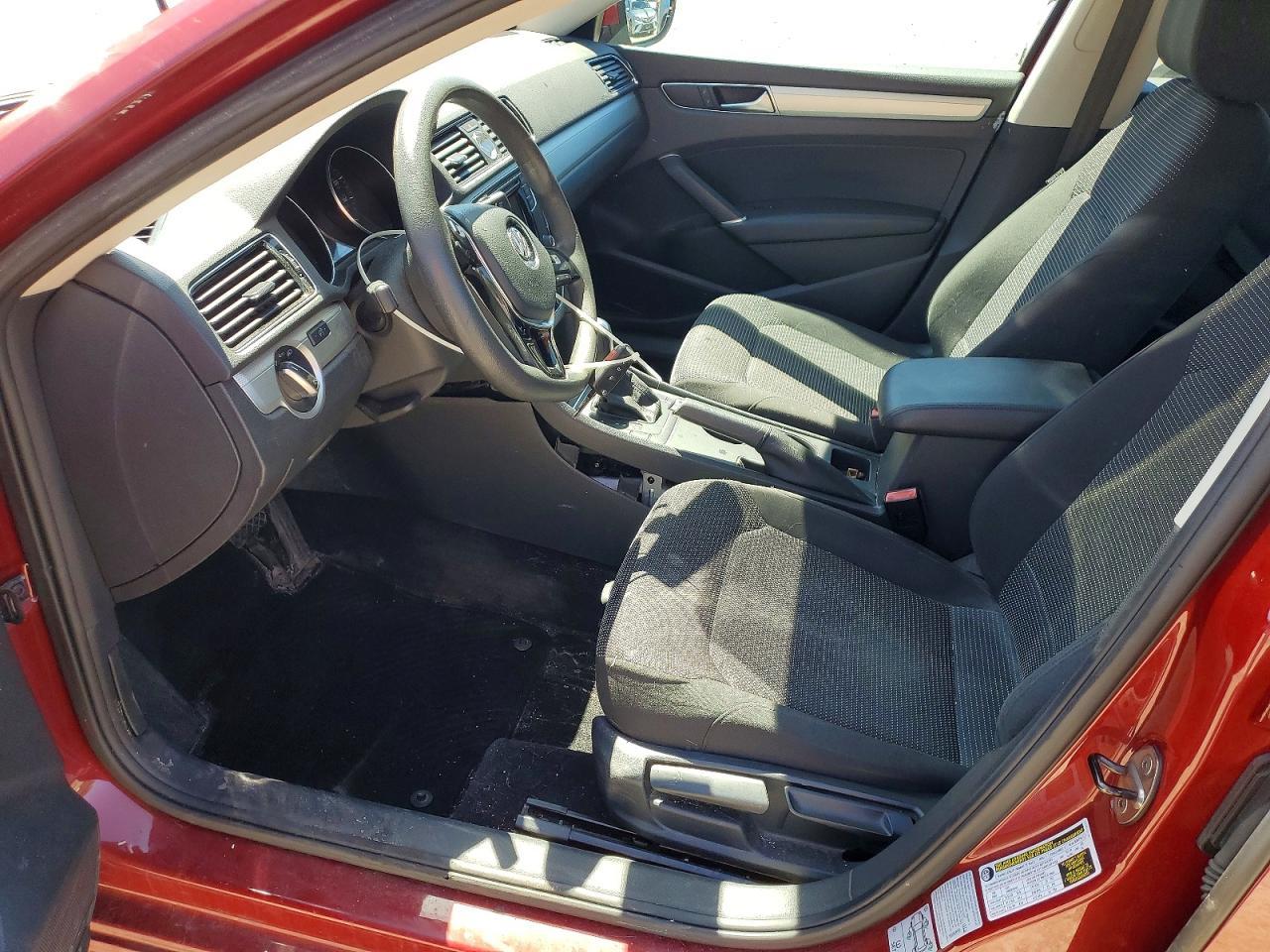 2017 Volkswagen Passat S - Фото 7