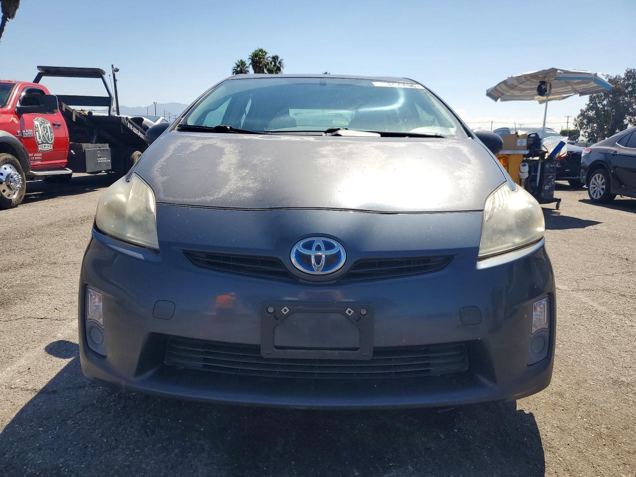 2011 Toyota Prius Two - Фото 5