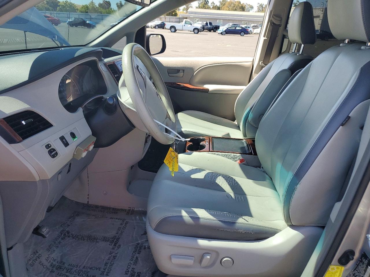 2013 Toyota Sienna Le - Фото 7
