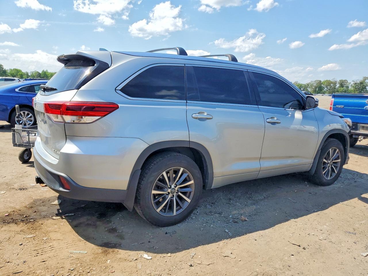 2017 Toyota Highlander Xle - Фото 3