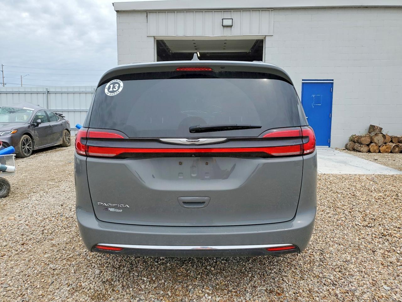 2022 Chrysler Pacifica Touring L - Фото 6