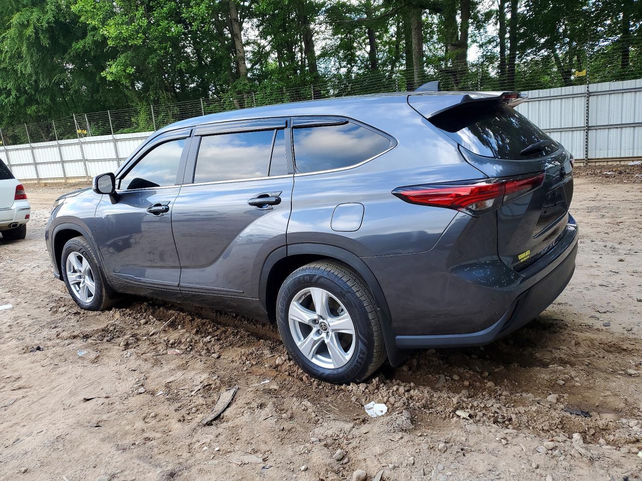 2023 Toyota Highlander Hybrid Le - Image 2