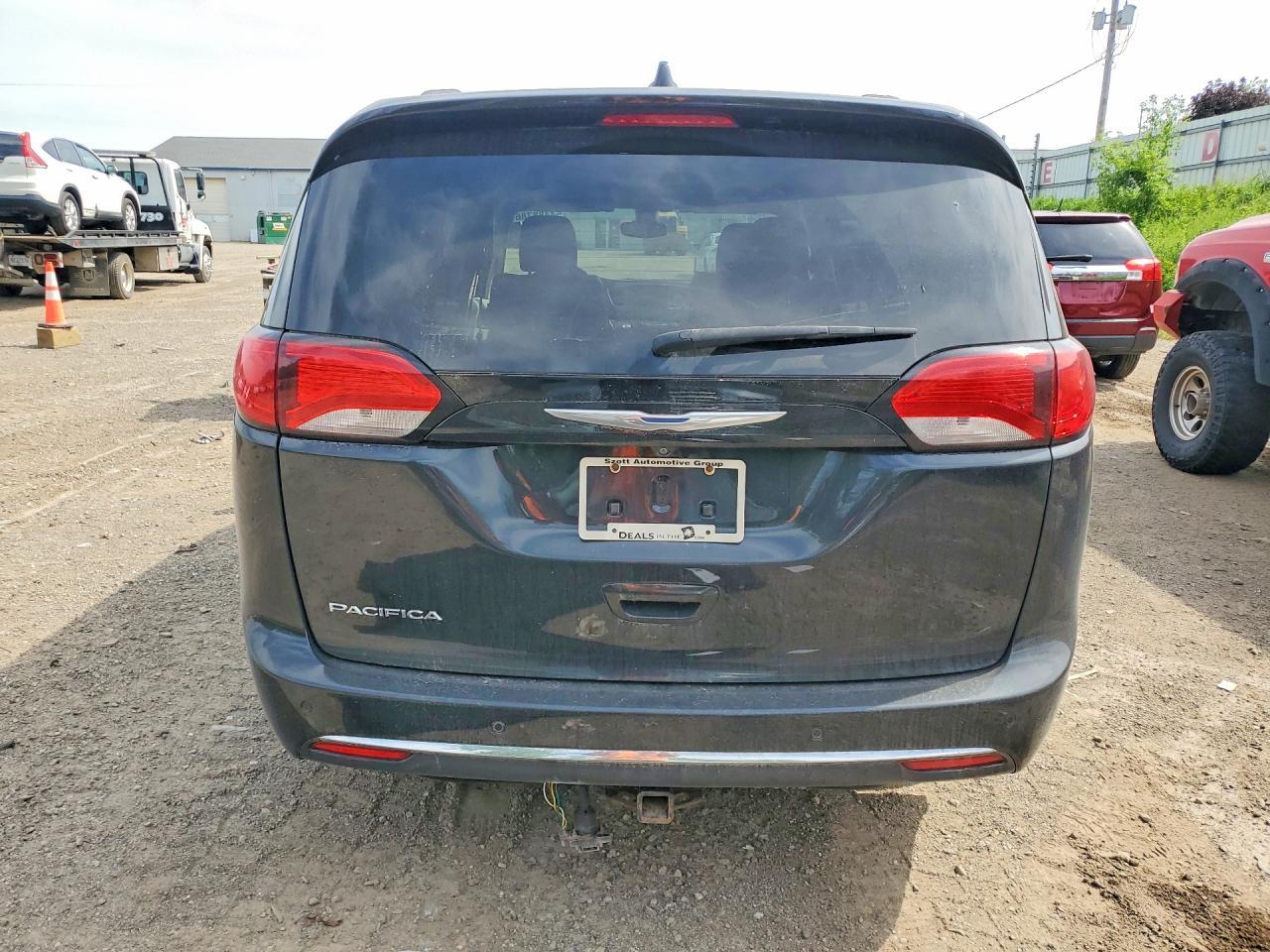 2017 Chrysler Pacifica Touring L - Image 6