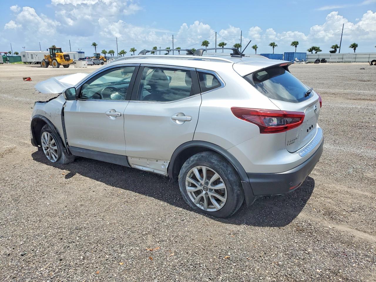 2020 Nissan Rogue Sport Sv - Image 2
