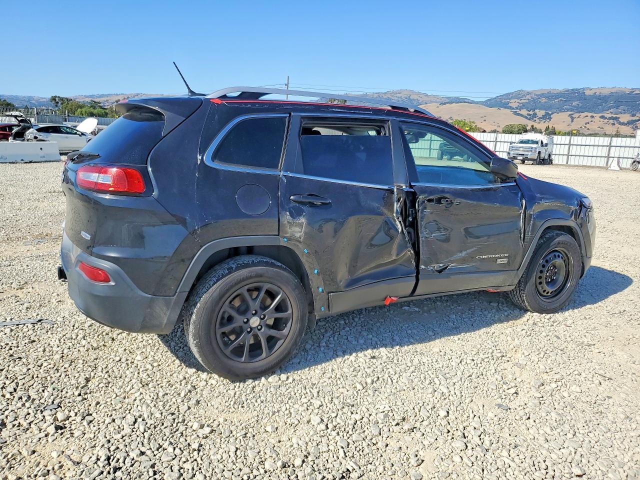 2016 Jeep Cherokee Latitude - Image 3