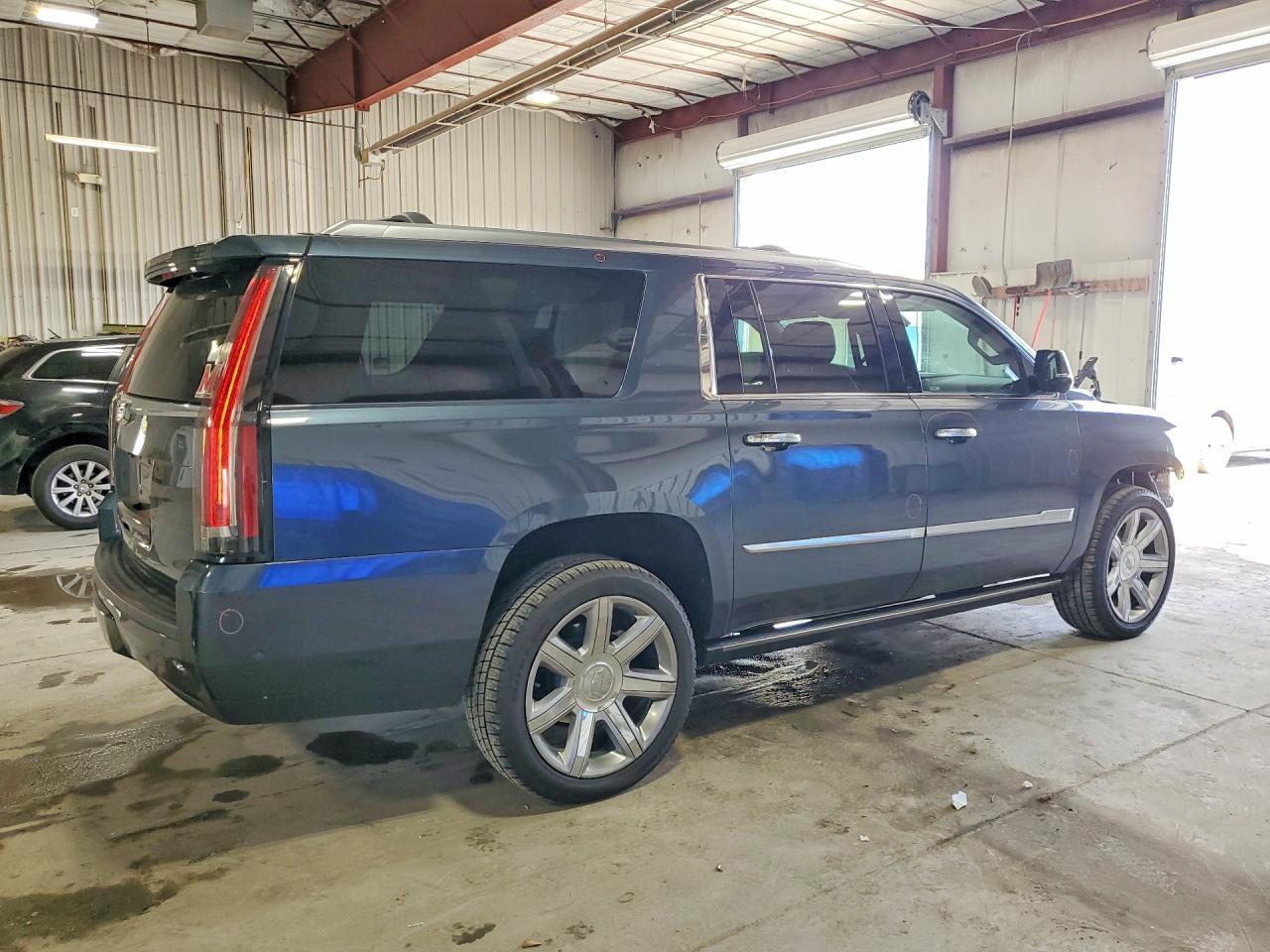 2020 Cadillac Escalade Esv Premium Luxury - Image 3
