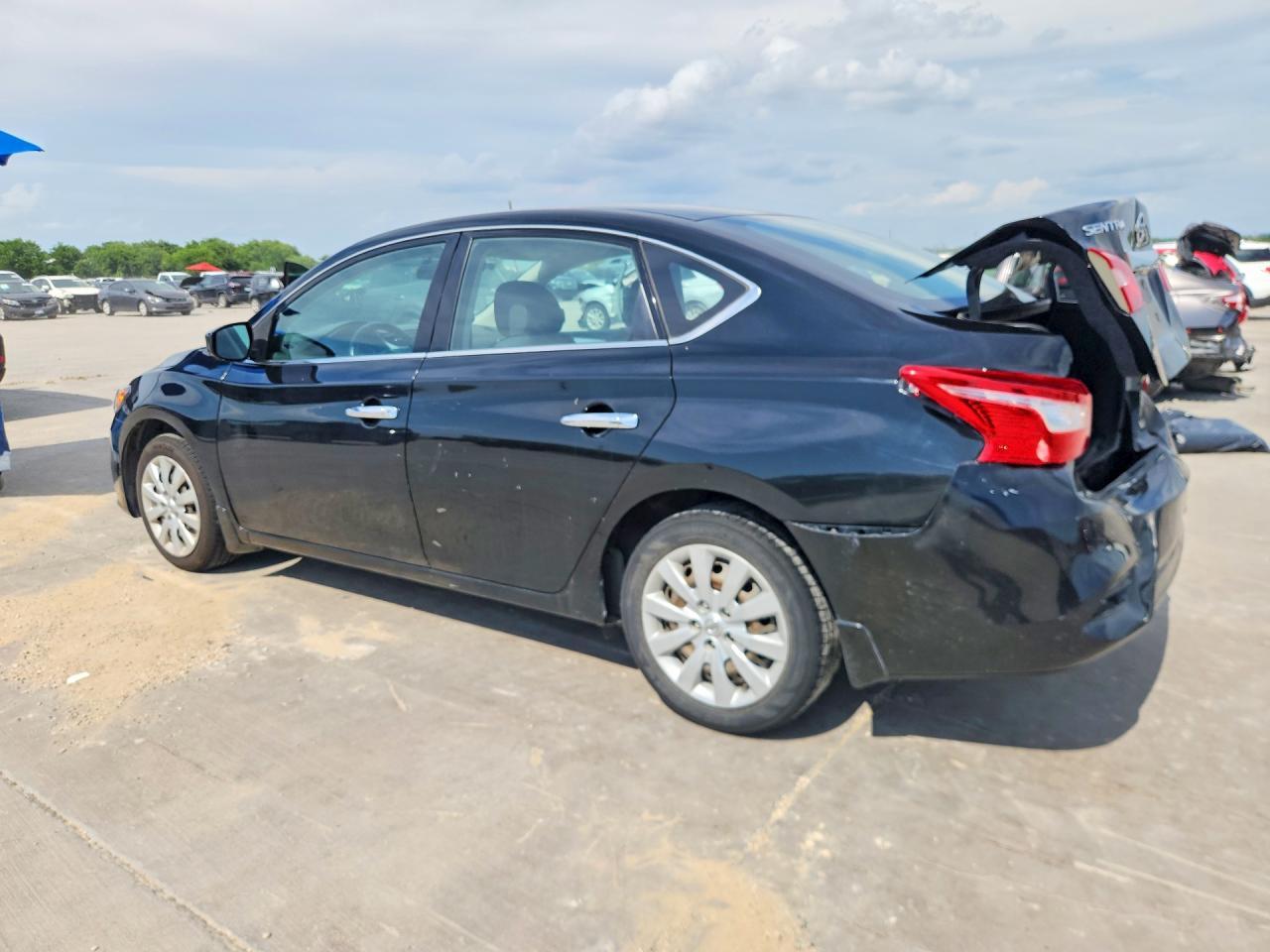 2018 Nissan Sentra S - Фото 2