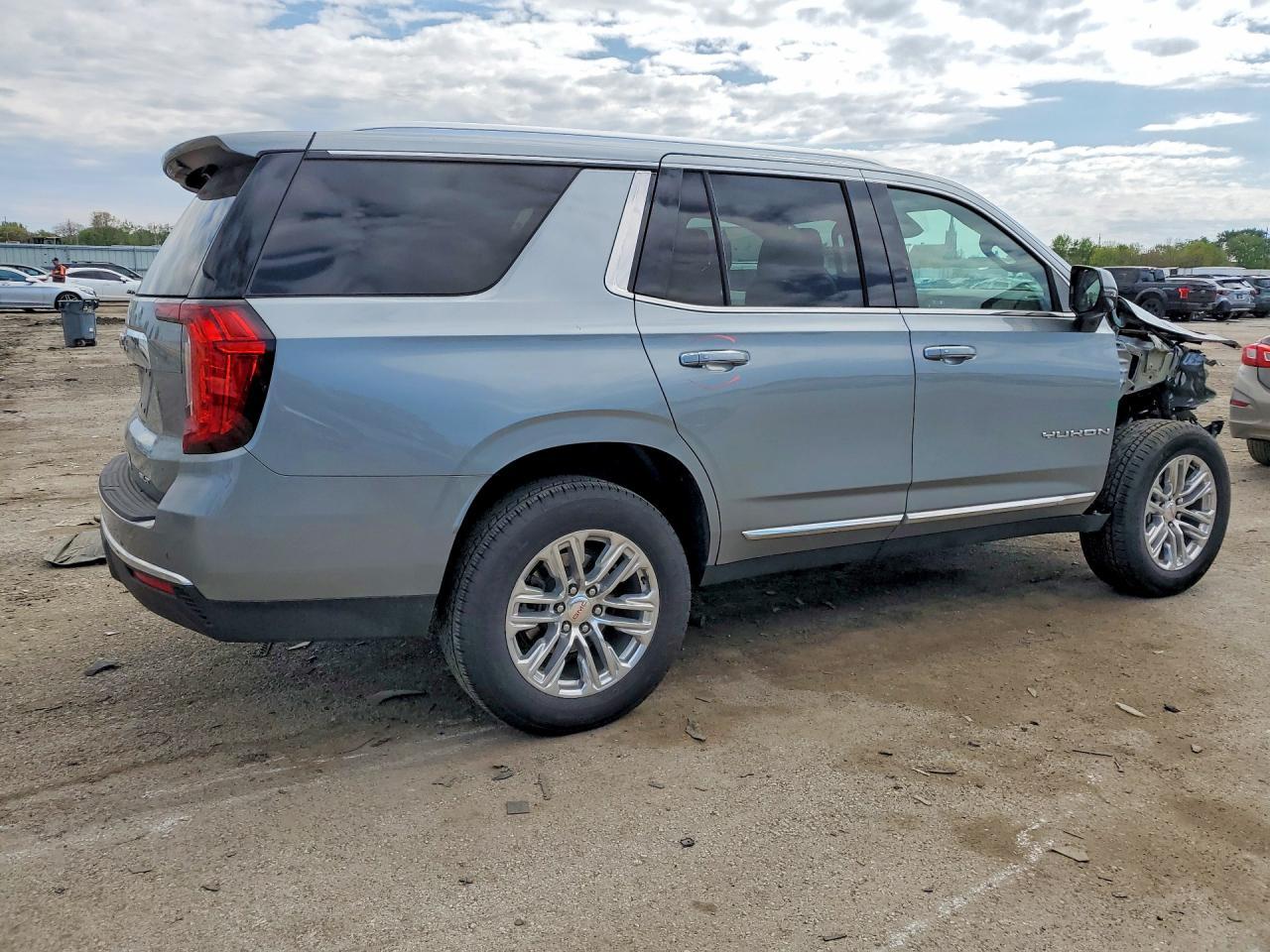 2024 GMC Yukon Slt - Image 3