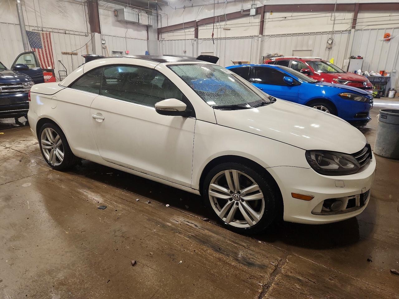 2014 Volkswagen Eos Lux - Image 4