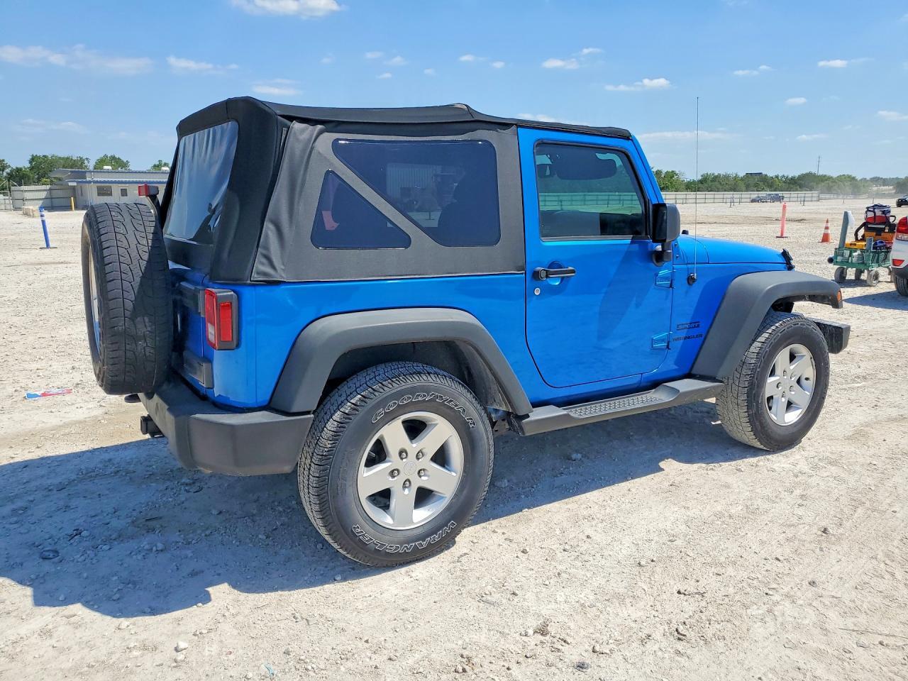 2016 Jeep Wrangler Sport - Фото 3