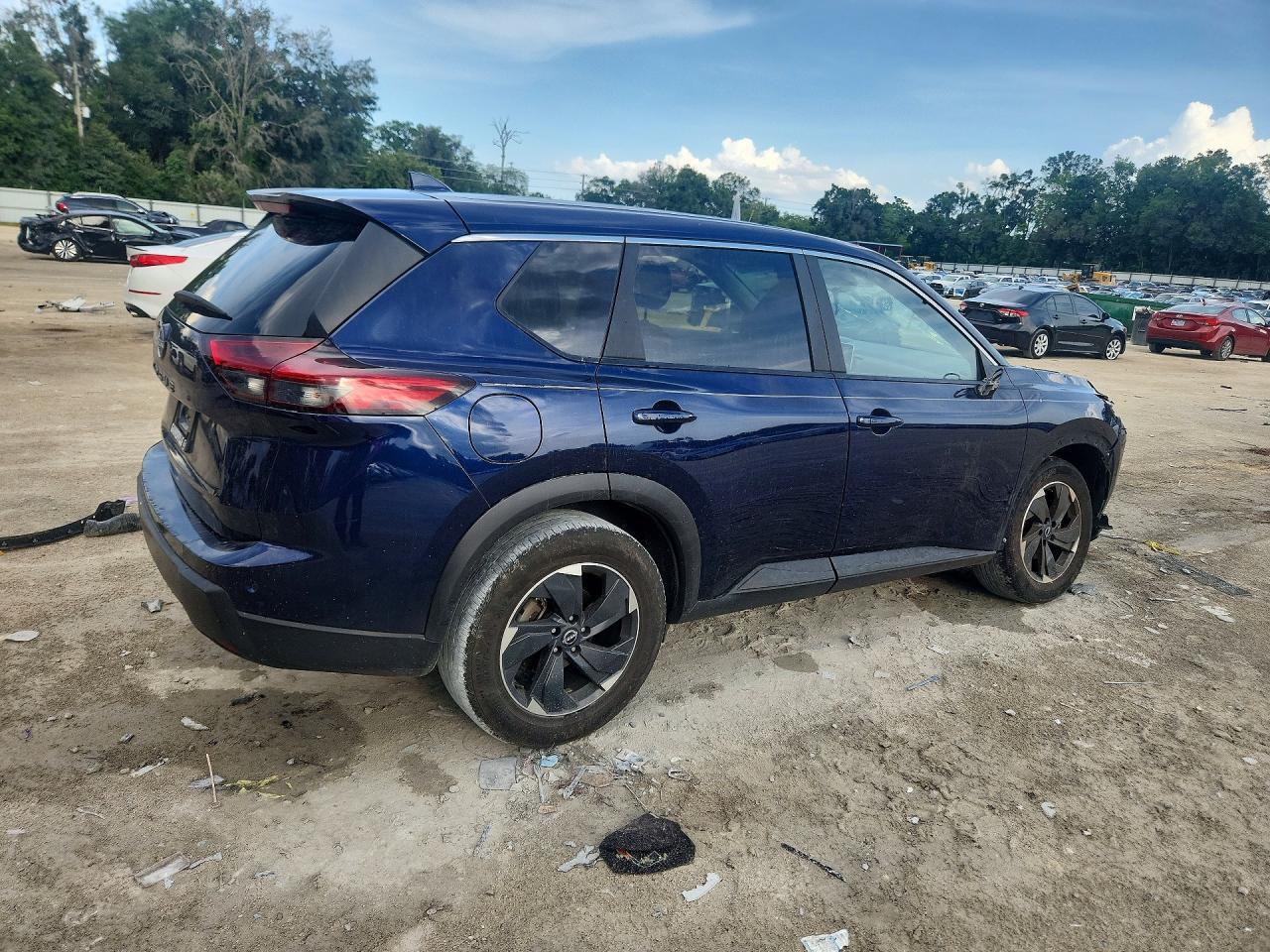 2025 Nissan Rogue Sv - Image 3