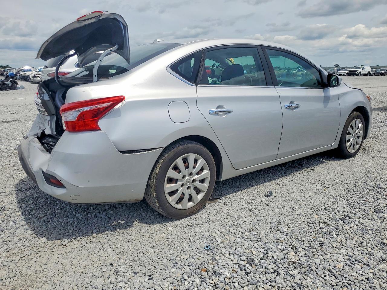 2016 Nissan Sentra S - Фото 3