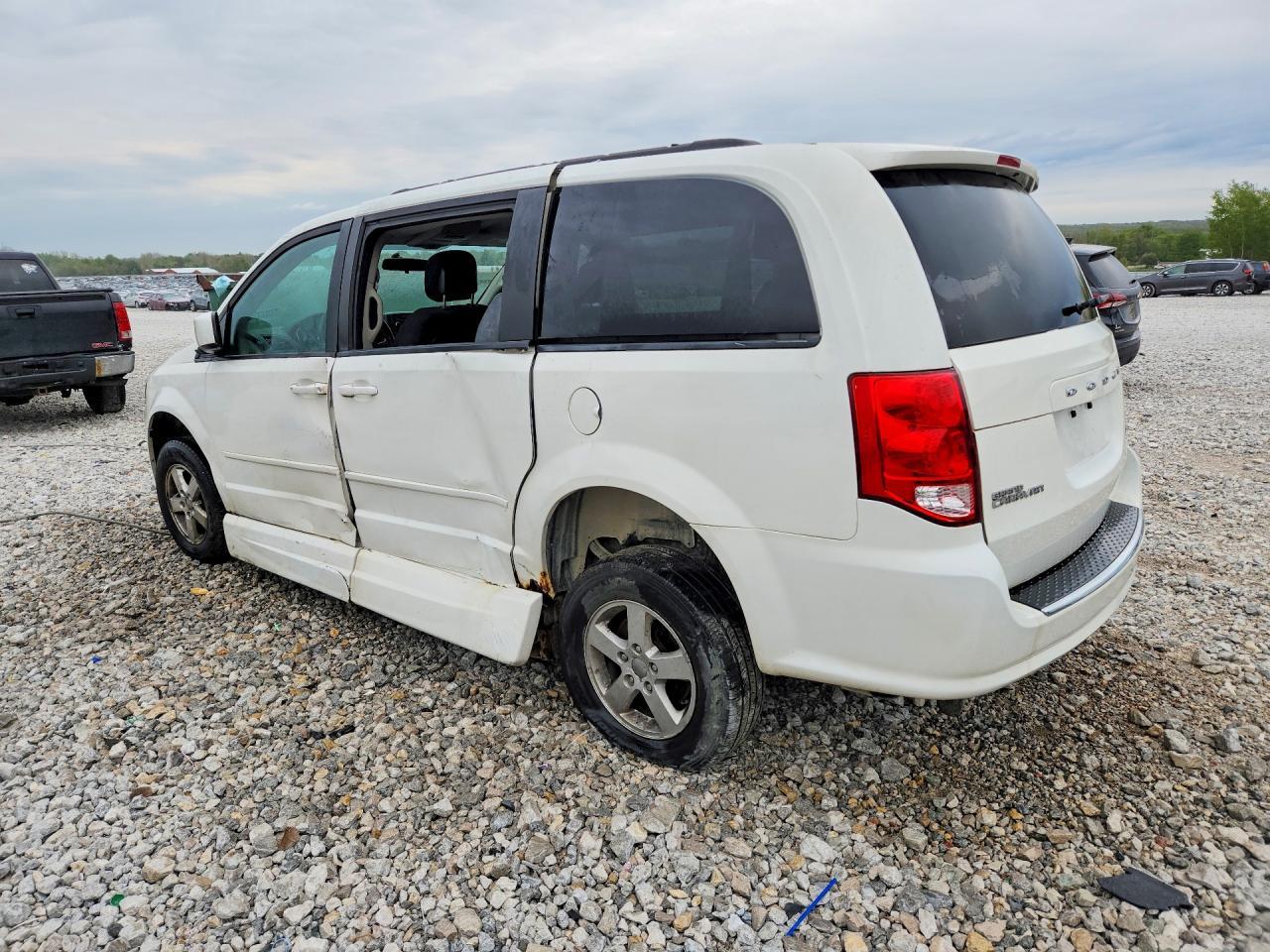 2012 Dodge Grand Caravan Sxt - Image 2