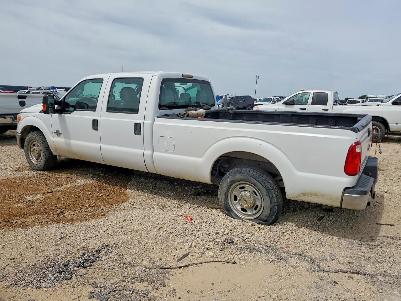 2016 Ford F350 Super Duty - Фото 2