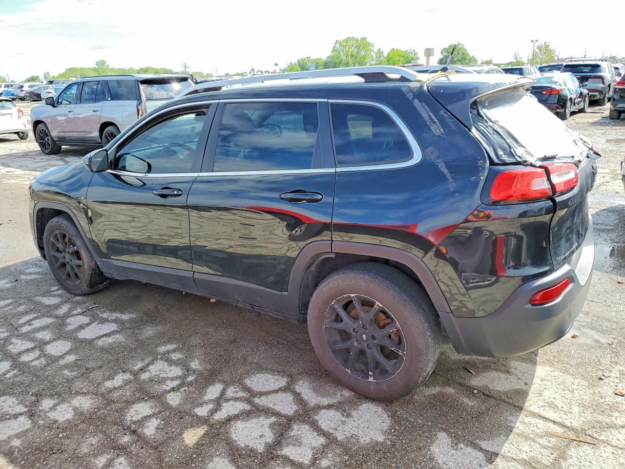 2015 Jeep Cherokee Latitude - Image 2