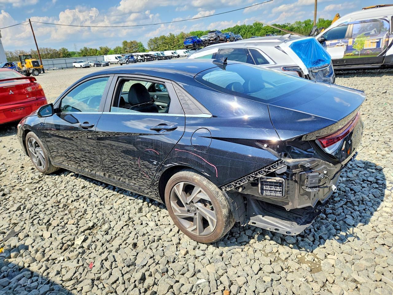 2024 Hyundai Elantra Limited - Фото 2