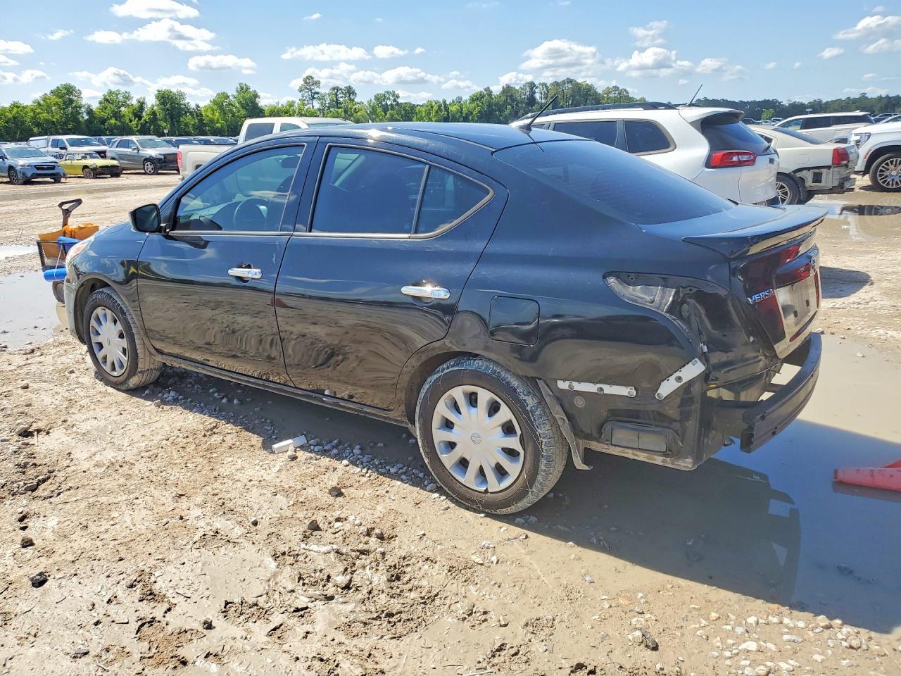 2019 Nissan Versa Sv - Image 2