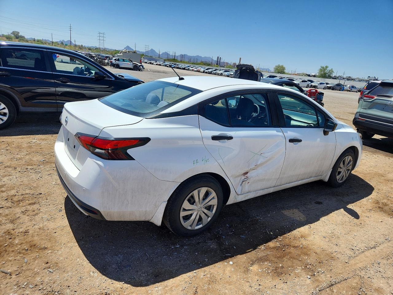 2020 Nissan Versa S - Фото 3