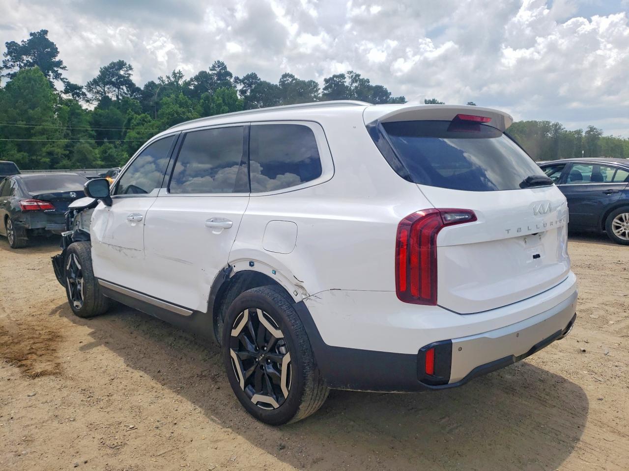 2024 Kia Telluride S - Image 2