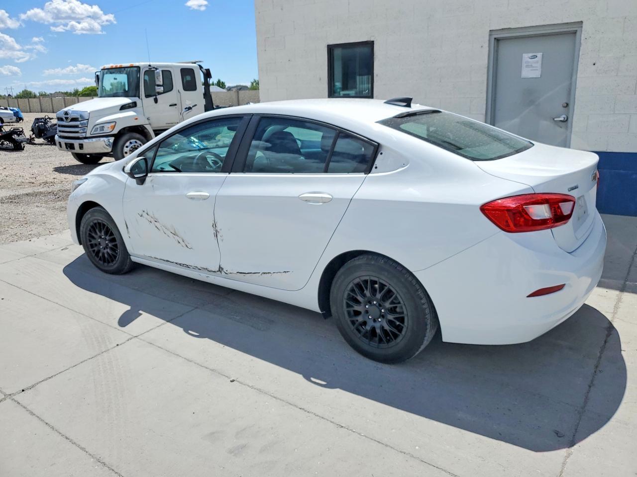 2017 Chevrolet Cruze Ls - Image 2
