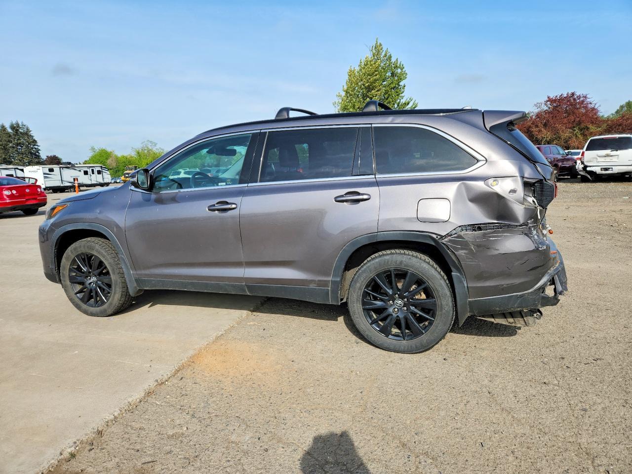 2019 Toyota Highlander Se - Фото 2