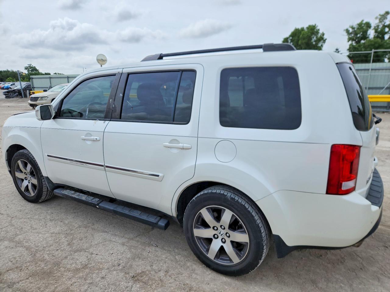 2012 Honda Pilot Touring - Image 2