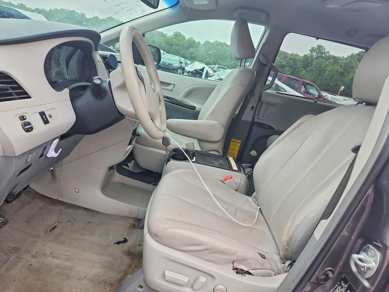 2012 Toyota Sienna Le - Фото 7