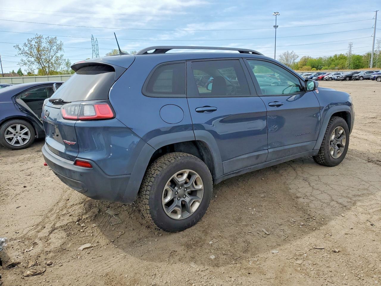 2019 Jeep Cherokee Trailhawk - Image 3