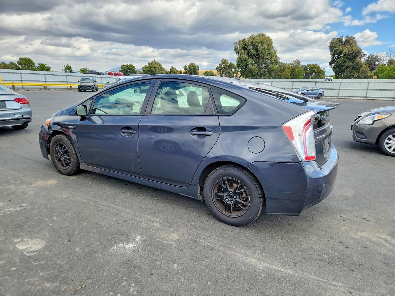 2012 Toyota Prius Two - Фото 2