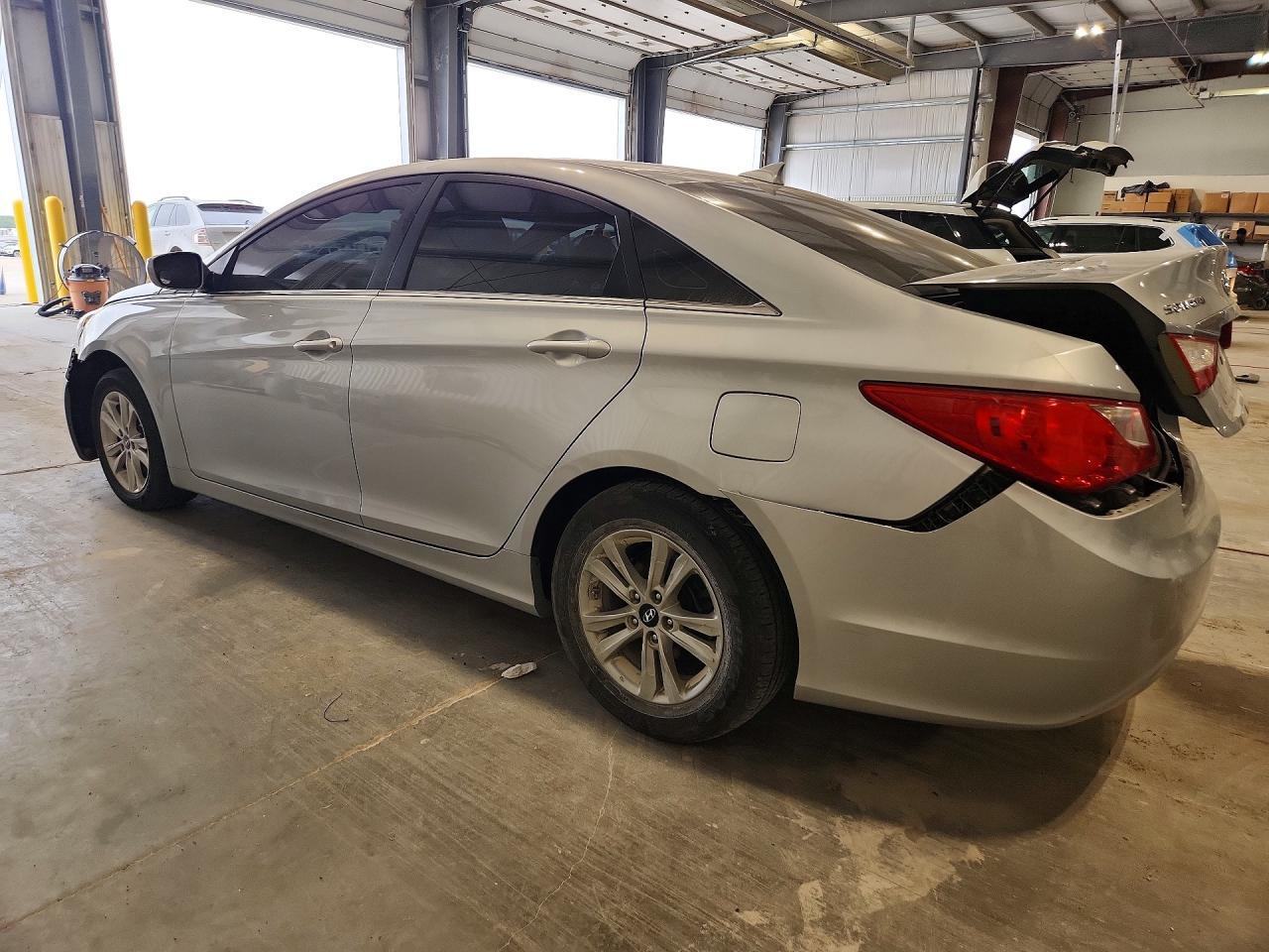 2012 Hyundai Sonata Gls - Image 2