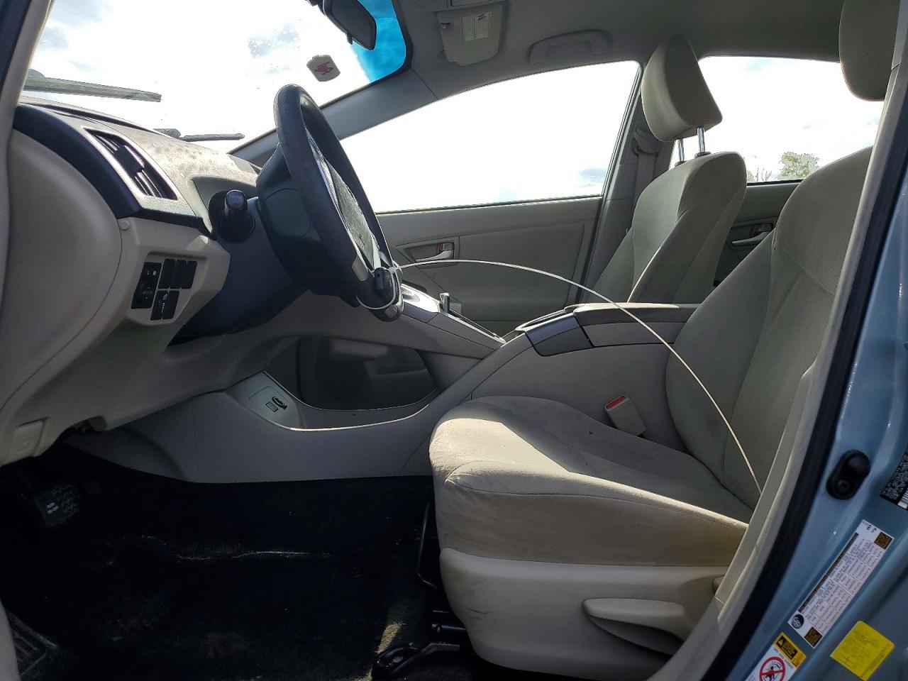 2014 Toyota Prius Two - Фото 7